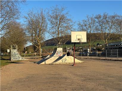 D‘Lëmmelsplaz leerer Platz in Trier mit Sanierungsplänen durch Bürgerhaushalt für mehr Aufenthaltsqualität