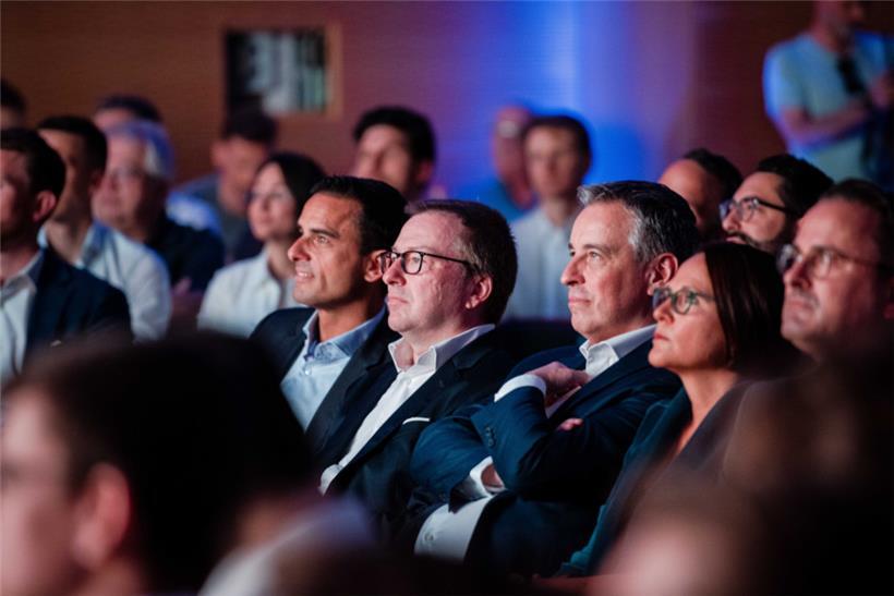 DP-Prominenz in der ersten Reihe