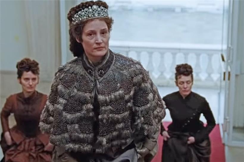 Da schau her, die Sisi: Vicky Krieps als Kaiserin Elisabeth von Österreich-Ungarn in „Corsage“
