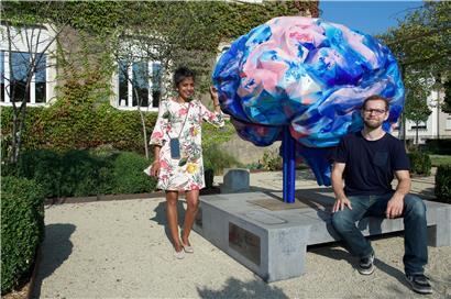 Dahlia Scholl, Präsidentin der „Nuit de la culture“, und Loïc Clairet, der in diesem Jahr den Posten des Generalkoordinators übernommen hat, vor der „Maison Mousset“ in Esch
