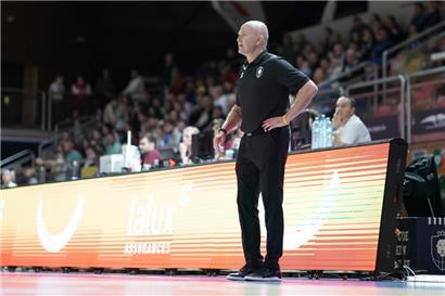 Damennationaltrainer Mariusz Dziurdzia wird bei der nächsten Qualifikationskampagne im November nicht mehr auf dem Trainerstuhl sitzen
