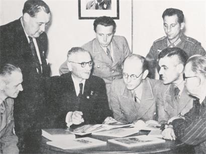 Damien Kratzenberg in schwarzem Anzug und Brille, ehemaliger VdB-Chef, 1946 wegen Staatsgefährdung verurteilt