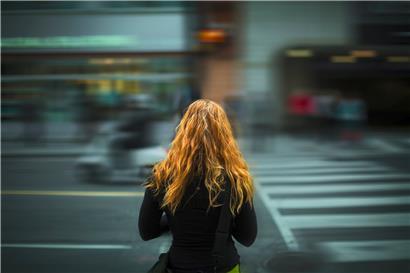Damit Frauen unbehelligt auf der Straße unterwegs sein können: Dafür setzen sich die Aktivistinnen von „@catcallsof“ ein
