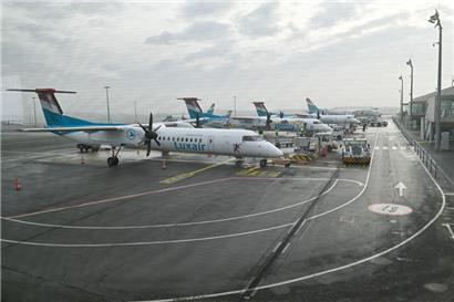 Damit die Flugzeuge auch alle abheben können, braucht es jede Menge Kerosin 
