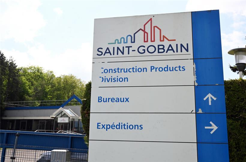 Damit die nun beschlossene Variante der Umgehungsstraße realisiert werden kann, muss der Industriebetrieb „Saint-Gobain“ in Käerjeng umziehen. Offizielle Pläne liegen bisher nicht vor.
