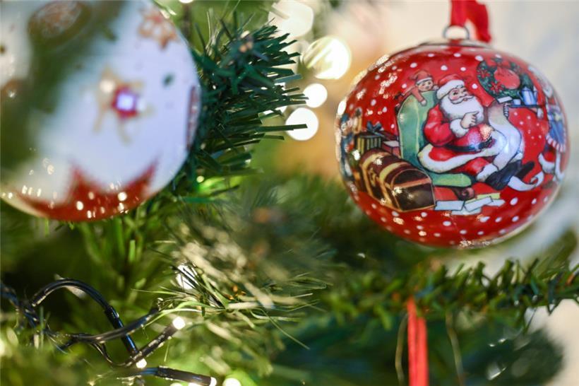 Damit es mit den Geschenken unterm Weihnachtsbaum keine bösen Überraschungen gibt, sollte man auf einiges achten – auf die Garantieregelung zum Beispiel
