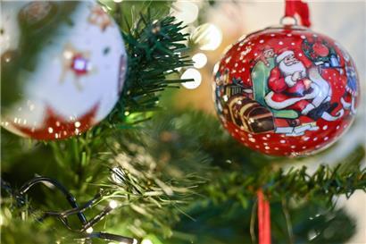 Damit es mit den Geschenken unterm Weihnachtsbaum keine bösen Überraschungen gibt, sollte man auf einiges achten – auf die Garantieregelung zum Beispiel
