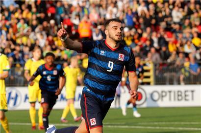 Danel Sinani bejubelt den Führungstreffer
