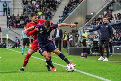 Danel Sinani (in Rot) hatte alles im Griff
