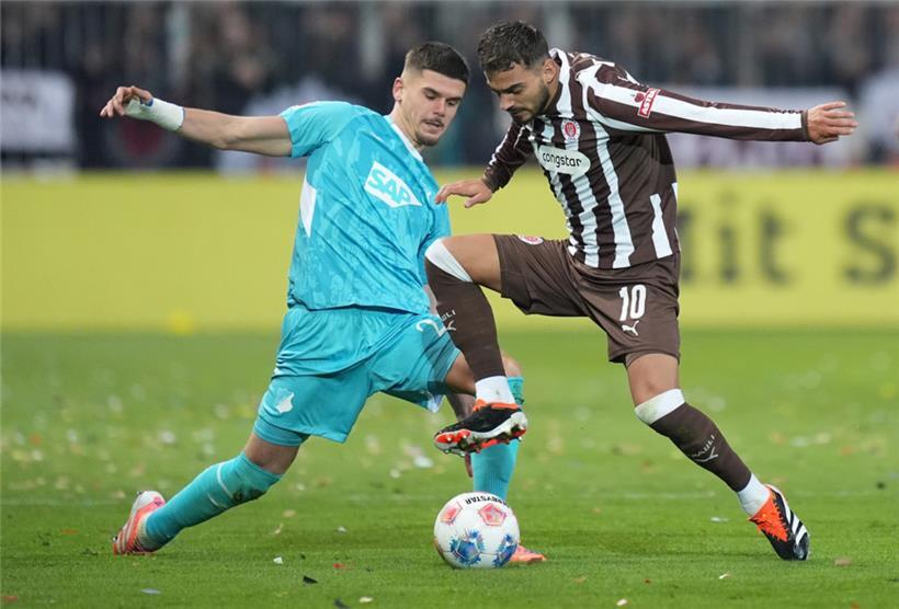 Danel Sinani (r.) und St. Pauli waren machtlos gegen Hoffenheim
