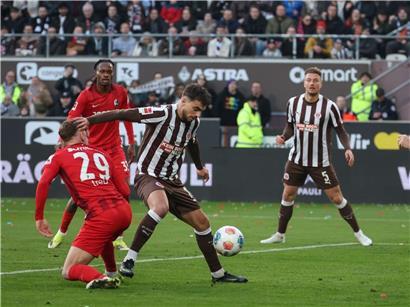 Danel Sinani erzielt Tor für St. Pauli gegen Freiburg, doch Team bleibt auf Relegationsplatz in der Bundesliga.