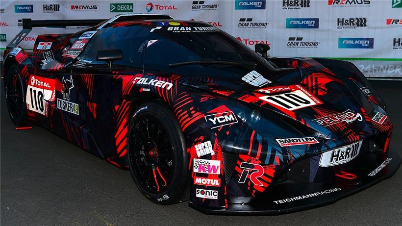 Daniel Bohr teilt sich das Cockpit eines KTM X Bow unter anderem mit der Ring-Legende Dirk Adorf
