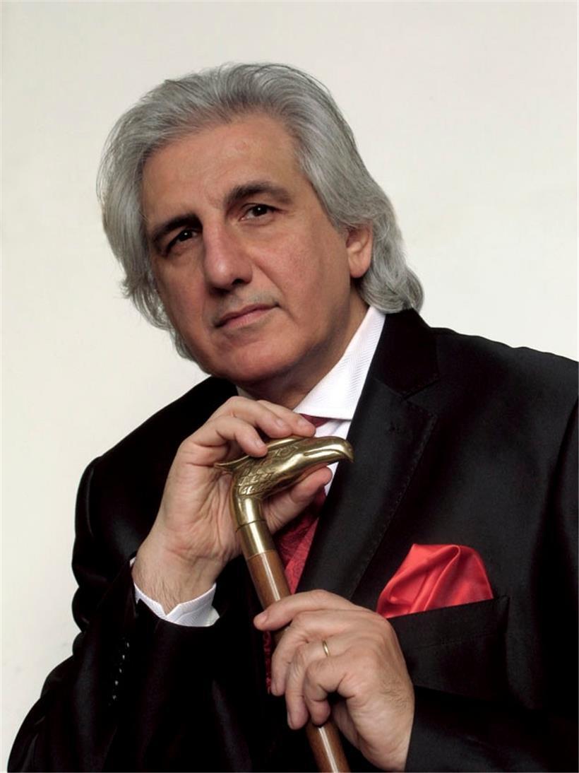 Daniel Salvatore Schiffer est philosophe, écrivain et auteur, notamment de „Grandeur et misère des intellectuels – Histoire critique de l’intelligentsia du XXe siècle“
