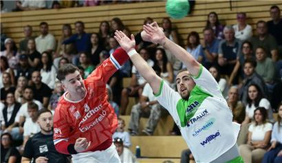 Daniel Tako (Red Boys) und Raphael Guden (Berchem)
