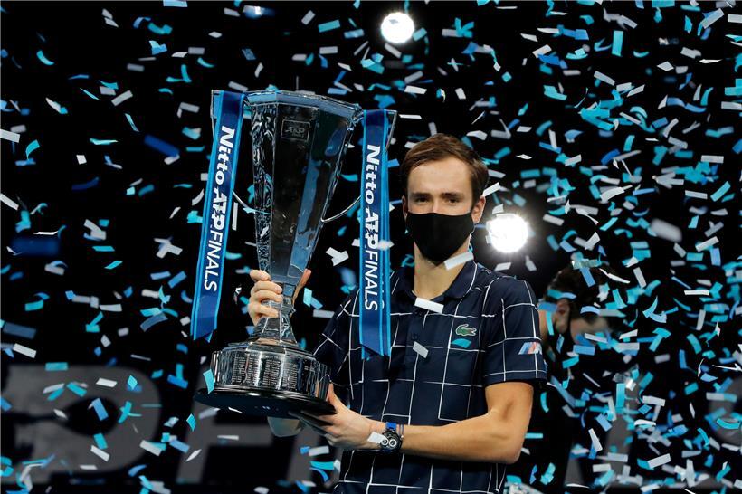 Daniil Medwedew hat die Trophäe des letzten Turniers des Jahres gewonnen
