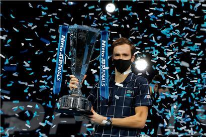 Daniil Medwedew hat die Trophäe des letzten Turniers des Jahres gewonnen
