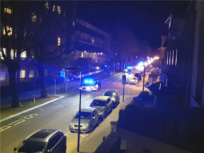 Dank an das CHEM-Personal: Die Police Grand-Ducale zollt vor dem Krankenhaus ihren Respekt
