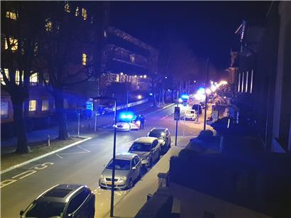 Dank an das CHEM-Personal: Die Police Grand-Ducale zollt vor dem Krankenhaus ihren Respekt
