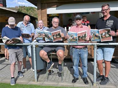 Dank des Tageblatt-Sonderhefts „Ustouss“ waren diese Herren in Wiltz bestens informiert