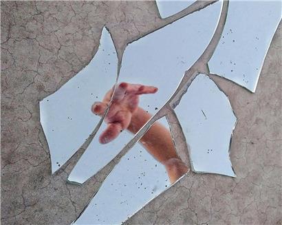 Image symbolique: Dans „L‘anniversaire“ Andrea Bajani décrit une famille brisée