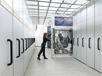 Dans la réserve de la collection du Mudam
