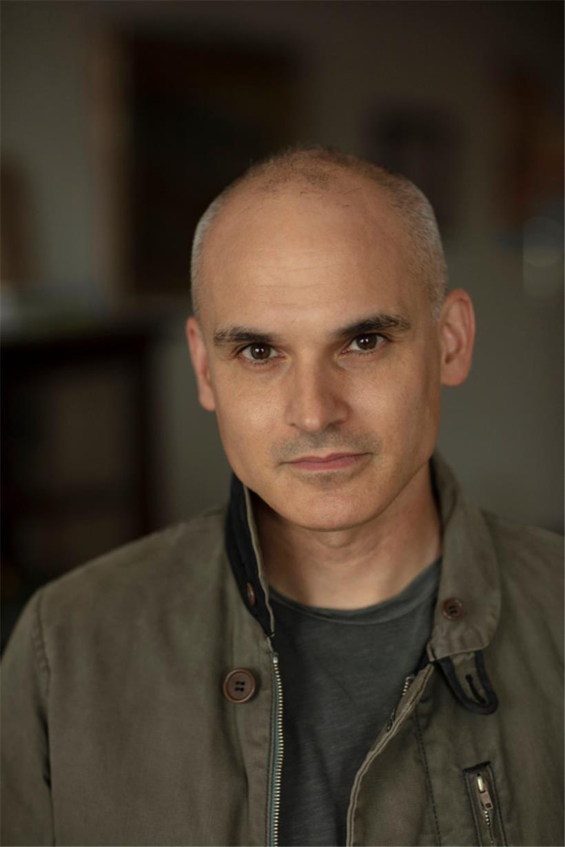 Dans son deuxième roman, Hernan Diaz nous plonge dans le monde de la finance aux débuts des années 1920 – et livre un puzzle littéraire où le lecteur doit déceler le vrai du faux
