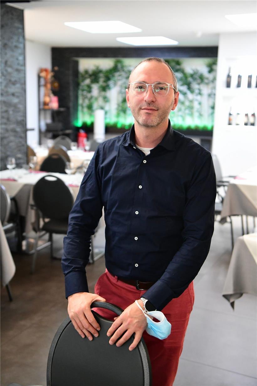 Dario Porro, Restaurantleiter des „Mamma Mia“, liefert ebenfalls mehr Essen aus, als er im Gastraum serviert
