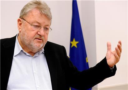 Das Abkommen von Schengen, das er 1985 für Luxemburg unterschrieben hat und mit dem das grenzenlose Europa vor 25 Jahren Wirklichkeit wurde, sei nicht am Ende, so der frühere Staatssekretär, Minister und Europaabgeordnete Robert Goebbels

