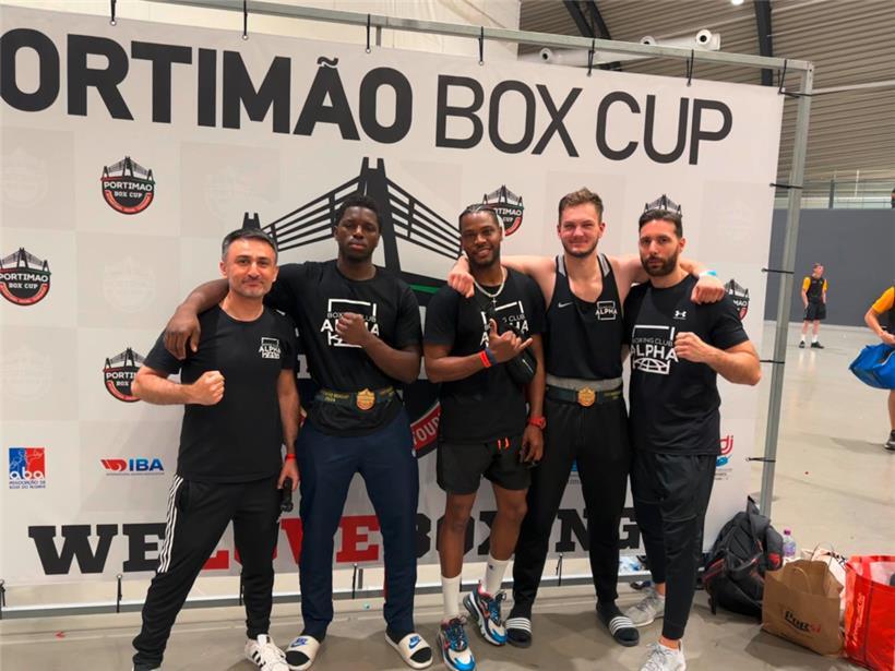 Das Alpha-Team in Portimão: Navid Misaghi (Assistent), Denis Messanga, Leandro Lalondriz, Imran Ahmetspahic und Damir Krndic (Coach)
