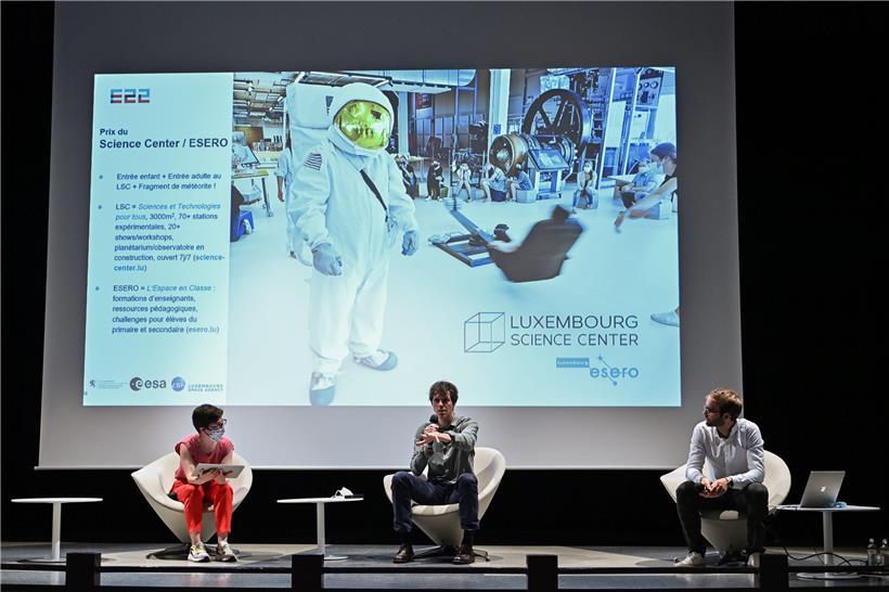 Das Auftaktfestival im Rahmen des Kulturjahres Esch2022 startet bereits im September. Zum Beispiel mit einem Wettbewerb zum Thema Raumfahrt. Delphine Harmant, „Programme Jeune public“, Guillaume Trap vom Science Center und Patrick Weber, PR Manager Esch2022, bei der Vorstellung des Programms. 
