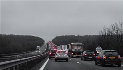 Das Auto ist oft eine schlechte Lösung. Der öffentliche Transport ebenfalls, je nach Uhrzeit oder Gegend – auch wenn er gratis ist.
