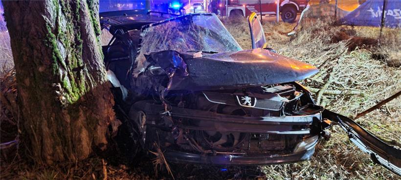 Das Autowrack bei Rodange: Möglicherweise ist der Crash mit zwei Schwerverletzten sogar doch noch glimpflich ausgegangen
