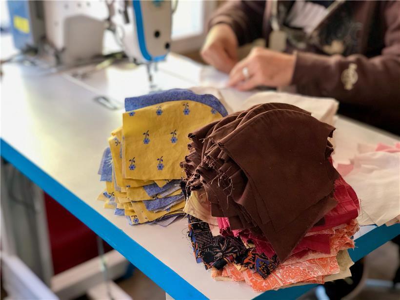 Das Benu-Team näht über 200 Masken am Tag und hat inzwischen die 3.000-Stück-Marke geknackt

