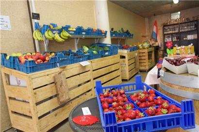 Das Bild stammt aus dem Jahr 2020 und zeigt den Hofladen des Betriebes Muller-Lemmer in Contern. Alle in Luxemburg produzierten Erdbeeren werden in Eigenregie von den Höfen selbst vermarktet und verkauft.
