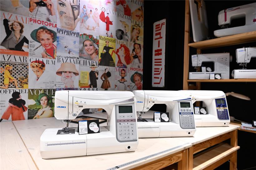 Das „Bitz- a Kaffi-Haus“ verkauft Nähmaschinen der japanischen Marke Juki
