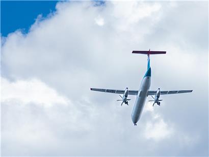 Bodenpersonal streikt in Spanien, Fluggäste warten wegen Flugverspätungen am Flughafen