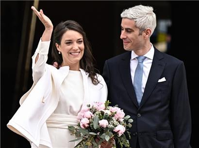 Das Brautpaar verließ um kurz vor 16 Uhr das Rathaus
