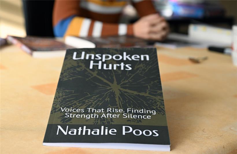 Das Buch ist bei Amazon und zurzeit noch in der Buchhandlung Ernster erhältlich
