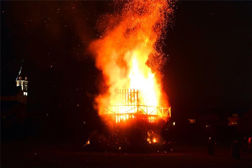 Das „Buergbrennen“ in Luxemburg ist an sich nichts Besonderes, doch diesmal findet dies in der Gemeinde Käerjeng im Rahmen des „Festival du Feu“ statt
