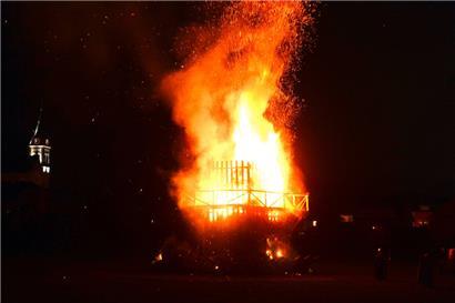Das „Buergbrennen“ in Luxemburg ist an sich nichts Besonderes, doch diesmal findet dies in der Gemeinde Käerjeng im Rahmen des „Festival du Feu“ statt
