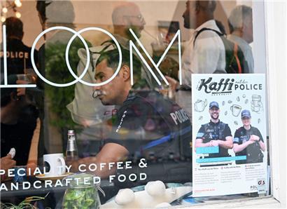 Das Café „Bloom“ in der rue Adolphe Fischer war gut gefüllt und erster Standort des Pilotprojekts „Op e Kaffi mat der Police“
