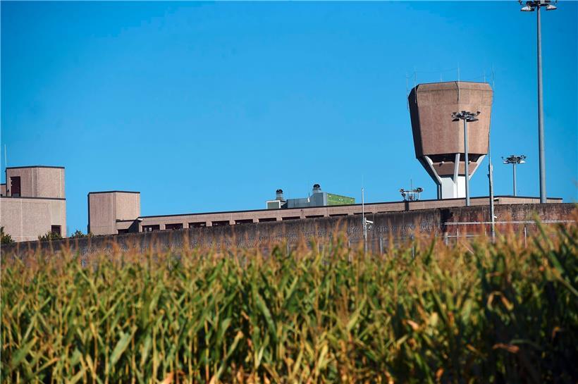 Das „Centre pénitentiaire de Luxembourg“ platzt mit 520 Insassen aus allen Nähten. Mit der Eröffnung des neuen Gefängnisses in Sanem wird die Gefängnisbevölkerung in Schrassig auf 250 reduziert. 
