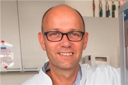 Das Coronavirus breitet sich aus und die Menschen setzen ihre Hoffnung in neue Therapieansätze. Die Uniklinik Erlangen hat nun die Erlaubnis für die Herstellung von therapeutischem Plasma bekommen. 
