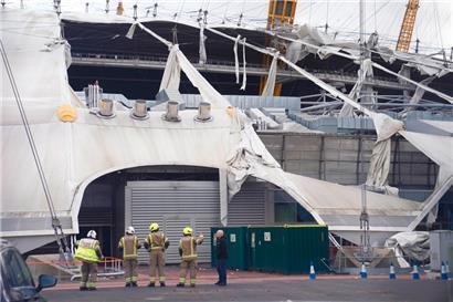 Das Dach der O2-Arena in London wurde schwer beschädigt
