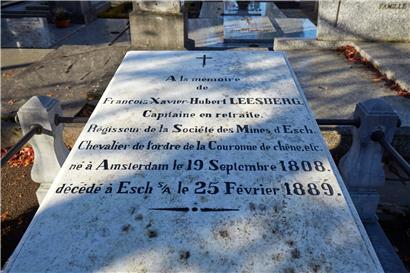 Das Denkmal in Form eines Katafalkes von François-Xavier-Hubert Leesberg aus der Werkstatt Weisgerber-Gillen in Esch/Alzette

