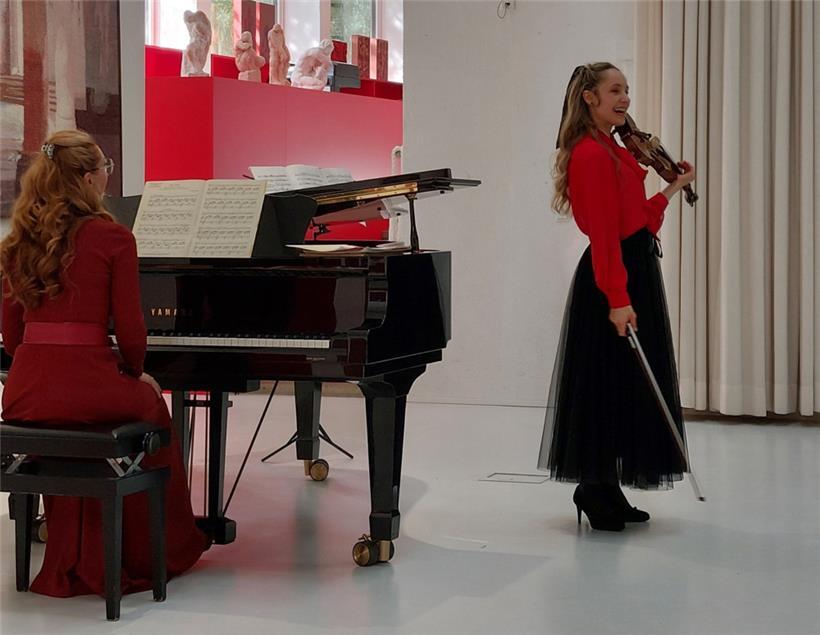 Das Duo Natalia, bestehend aus der Geigerin Natalia van der Mersch und der Pianistin Natalia Kovalzon, begeisterte mit ebenso virtuosen wie dynamischen Interpretationen
