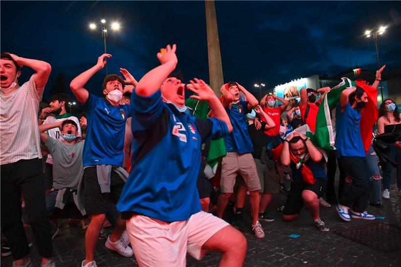 Das EM-Fieber ist in Italien angekommen: Auf der Piazza del Popolo in Rom wurde frenetisch mitgefiebert
