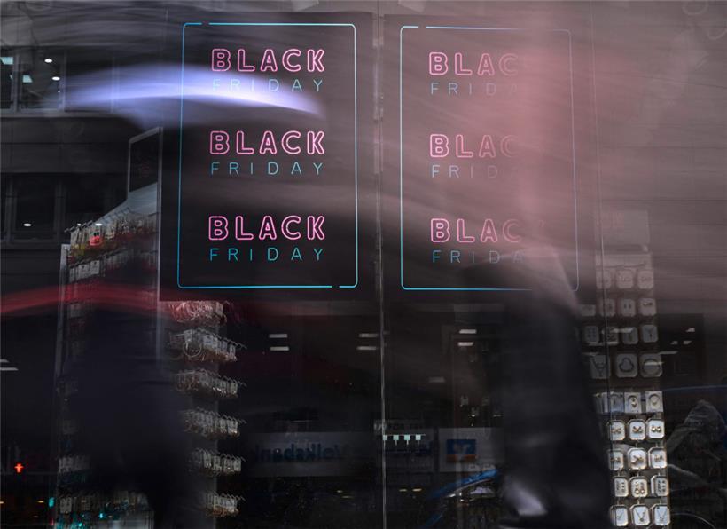 Das EVZ gibt Verbrauchern Tipps, wie sie sich beim Black-Friday-Shopping schützen können
