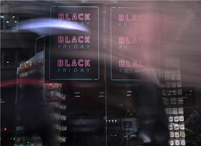 Das EVZ gibt Verbrauchern Tipps, wie sie sich beim Black-Friday-Shopping schützen können
