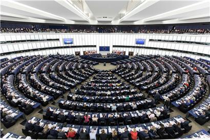 Das Europäische Parlament dürfte kommende Woche mittels einer Resolution eine Klage gegen die EU-Kommission vor dem Europäischen Gerichtshof initiieren

